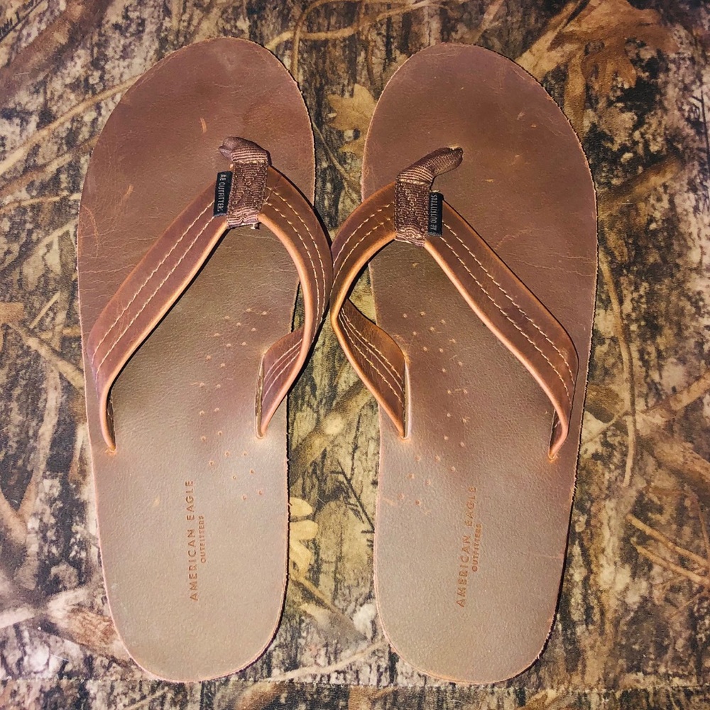 Men’s American Eagle flip flops